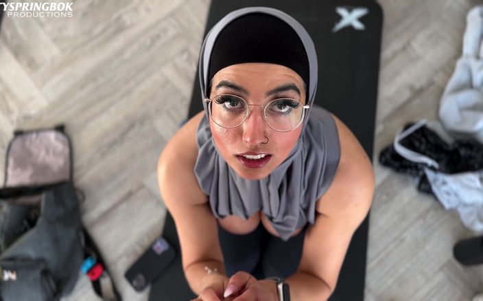 DirtySpringbok: Hijabi Aaliyah Yasin es atrapada por su compañero de casa...