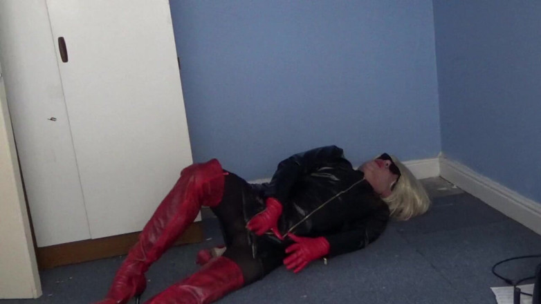 Leather Kirsten: Naughty Kirsten