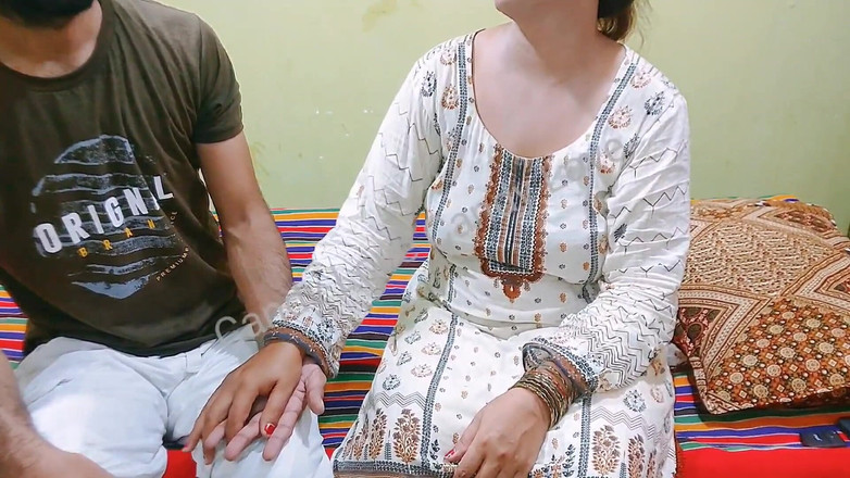 Pakistani CoupleX: Üvey anne mükemmel yuvarlak götten sikiliyor Hintçe ses