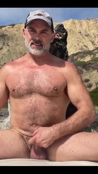 Étirement à poil sur la plage, partie 4
