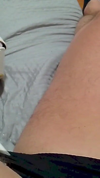 MILF brinca com pênis e goza com meia-calça em ponto de vista