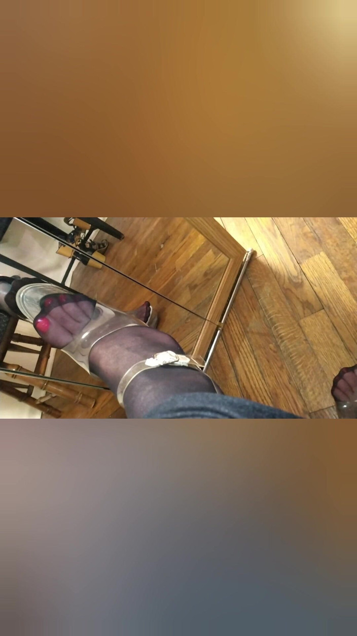 Pantyhose Jasmine: Červené punčocháče. Hlazení mého ptáka v punčochách