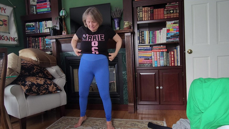 MarieRocks: Nenek seksi lagi ganti baju