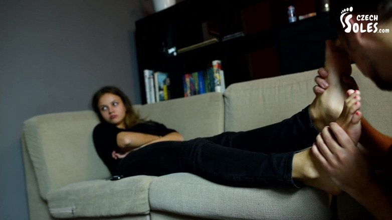 Czech Soles - foot fetish content: Cahil kadının ayaklarına tapıyor