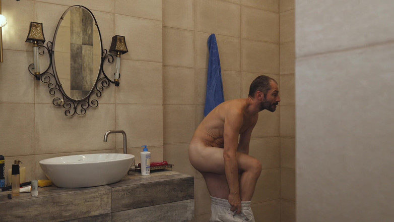 Sandro Jenner: Mi Padrastro Me Vio En La Ducha Y Me Penetró...