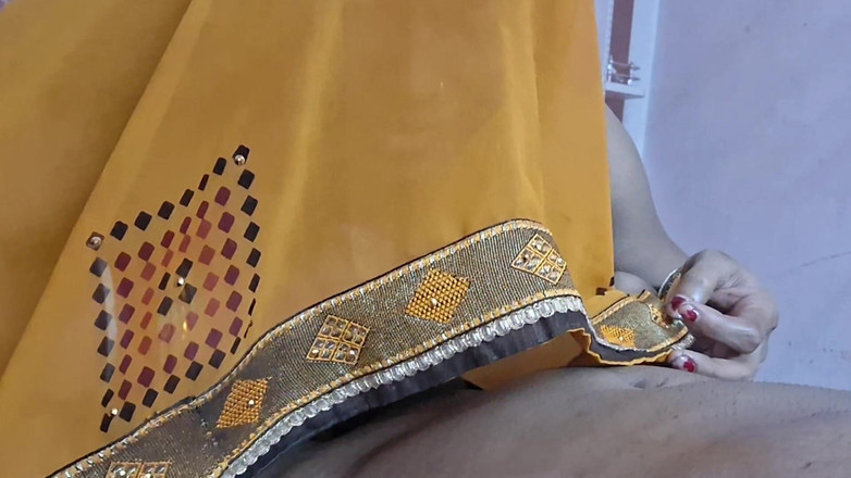 Busty Banuu: Seks urut minyak bahu India panas