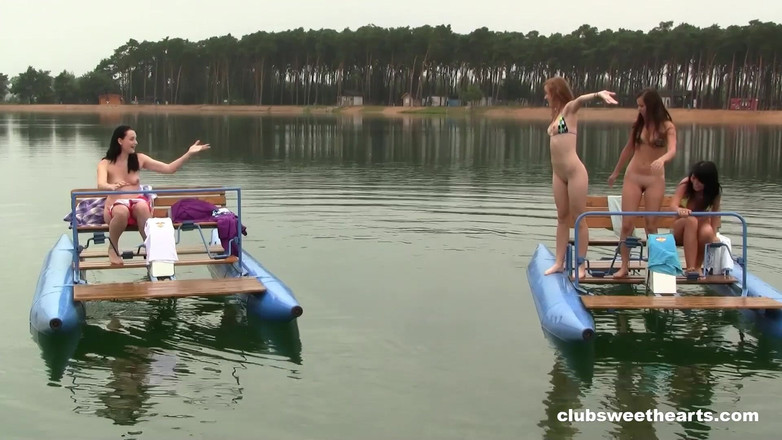 SweetHeartsClassic: Cuatro chicas, dos bicicletas de agua - sweetheartsclassic