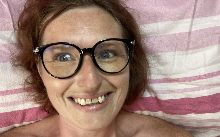 MistressWriggler: Ibu-ibu sange ini lagi asik orgasme