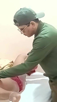 Richa si wanita cantik kelas atas ngentot sama cowok pengantar kue saat tahun baru