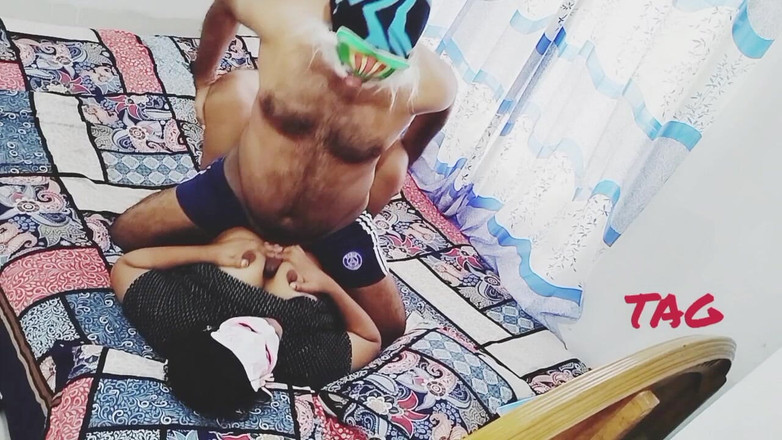 Teensex: Novia de gran culo acepta compartir cama con su novio