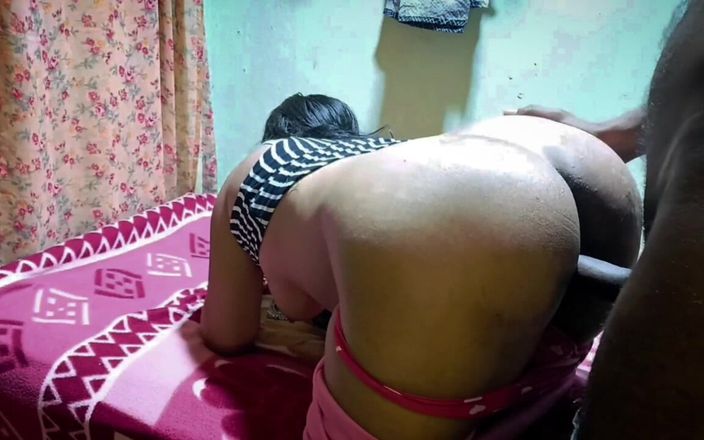 Housewife 69: 大屁股热辣的印度女友通过成为后入式被男友性交