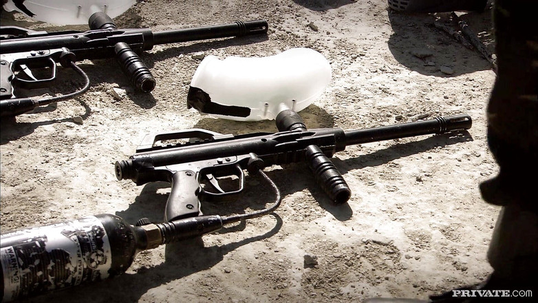 Private.com: La ragazza bionda privata riceve una doppia penetrazione da due...