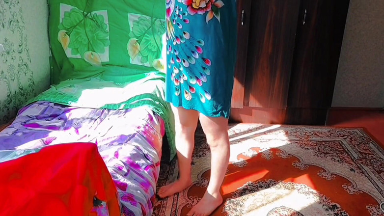 Kitty_Cross: Sexy crossdresser škádlí pomalu s nádhernými křivkami Dnes večer