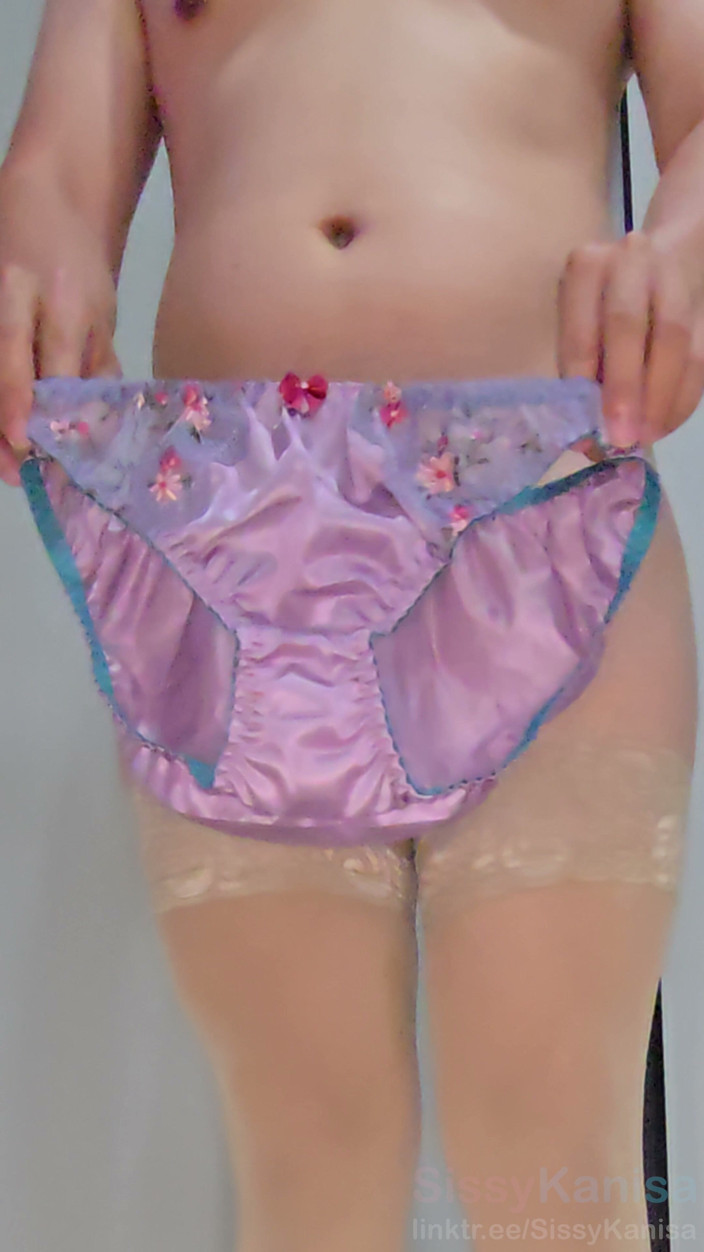 SissyKanisa: Przymierzalnia Sissy Kanisa przymierzaj nowe majtki, japońskie majtki Red Bow...