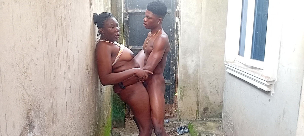 Creamyshuga: 그의 배다른 여동생은 자지 얼마나 큰지 보고 저항할 수 없었어