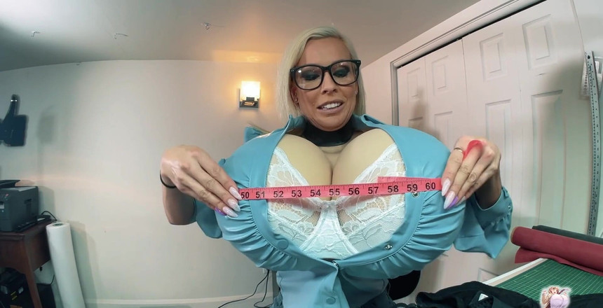 TheBustySasha: Magická inflace podprsenky, jsem tak šťastná, že mám obrovské kozy! Miluji práci...