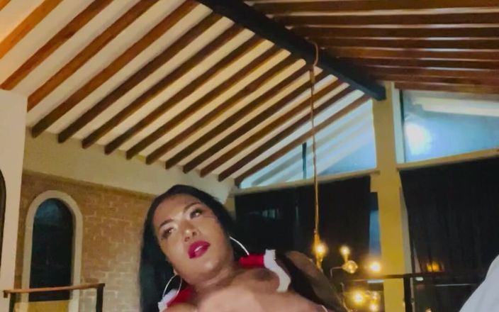 Pilar: Masturbation trans, énorme bite latina et cul ouvert délicieux