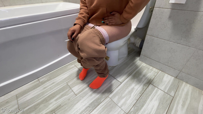 GassyKat: The Daily Toilet S2 Episode 21