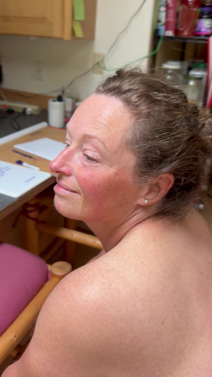 Bonewizzard69: Bonemaiden Bombshell PAWG zralá manželka třese zadkem v kuchyni