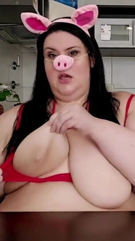 Tetas traviesas necesitan castigo