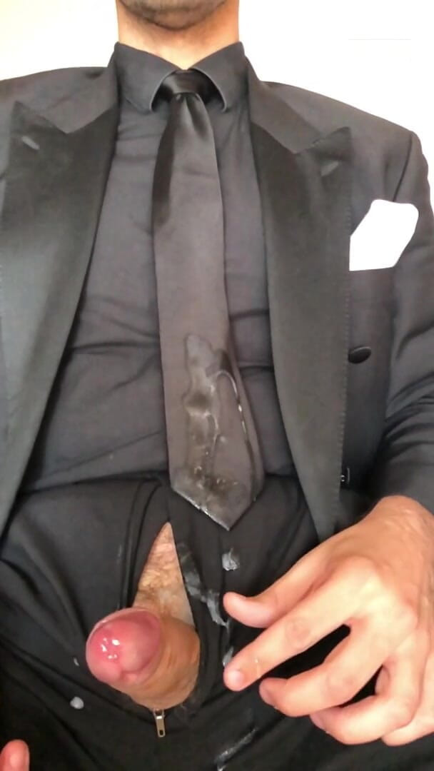 Master Shiny Shoes: O Homem de Preto Esguicha