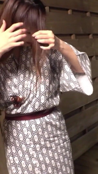 Aktif dergi göğüslü kız modeli Gizli şekilde bir han banyosunda yapılan kişisel çekim videosu