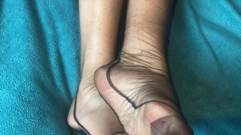 Mr MF: Mrs Mature Feet Getting Special Cream on Her Ff Nylons
