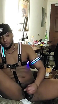 Kennie Jai se svléká a honí ve Light up Gear!