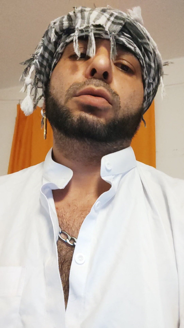 SmokedAlloy2: Makyajda, sapık bir Afgan gibi giyinmiş azgın dj-bro