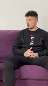 J’ai Décidé De Faire Un Peu De Casting Pour Trouver Un Partenaire Avec Qui Tourner Des Vidéos.