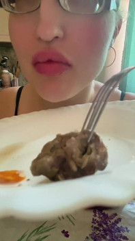 Asmr Mănâncă carne, partea 2