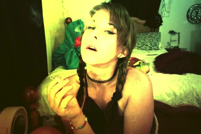 Alli Anderson: Smoking and Chilling