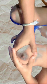 Lonly 핫한 마누라가 상사에게 비디오를 보내고 후장 섹스를 위해 왔어