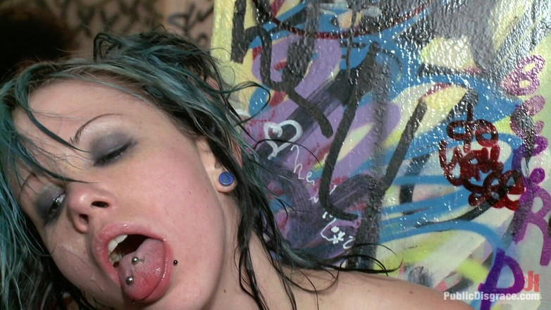 Public Disgrace by Kink: 家庭派对