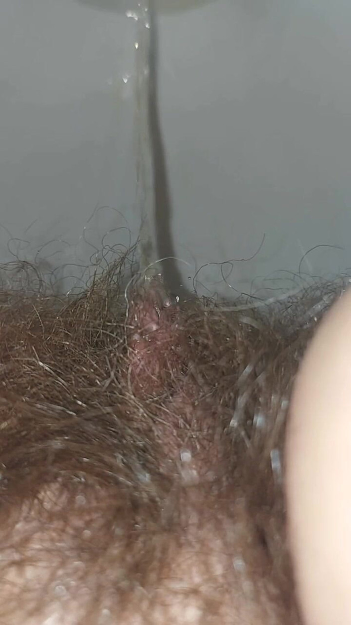 GinnaGg: Pissing Woman, Hairy Pussy Pissing