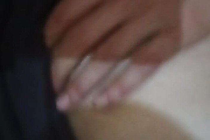 Gangbang straight: Spectacle de bouche et de seins dans une chambre noire