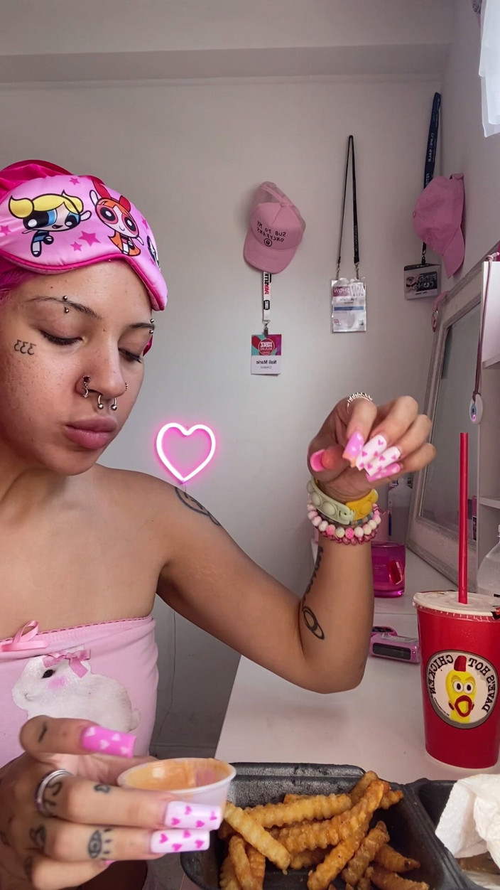 Nali Marie: Sbocchinamento cibo asmr croccante mukbang mangia cibo caldo salsa di...