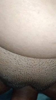 Heet schattig meisje met dikke kont hard geneukt door vriendje