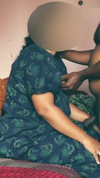 Indiancă bhabhi sexy cu sânii mari în cămașă de noapte futută tare