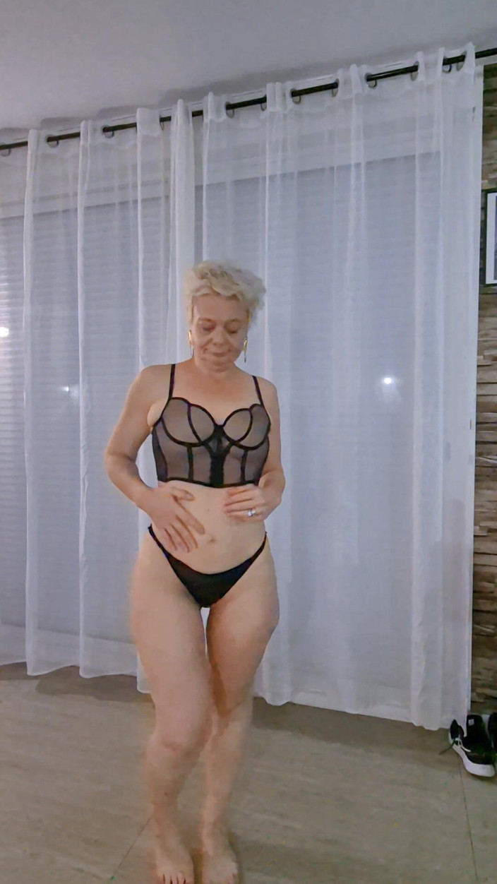 Sofy13: Merhaba, Ben Sana Iç Çamaşırımı Sunuyorum Ve Sen Bana Ne Teklif...