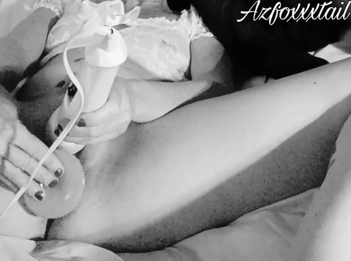 AzFoxxxTailPhelicia: Gode + vibromasseur