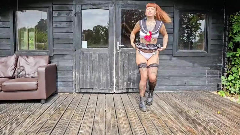 Yourfavecumslut: Sailor Moon desperacko szuka siusiu na świeżym powietrzu