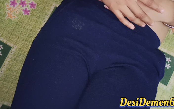 DesiDemon60: Desi Bhabhi Těsná kundička, Vesnická Bhabhi Těsná kundička šukání