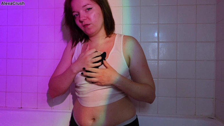 AlexaCrush: Si bagna JOI