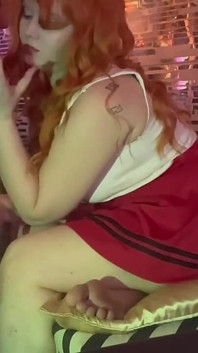 继母告诉你如何吃掉她脚的精液