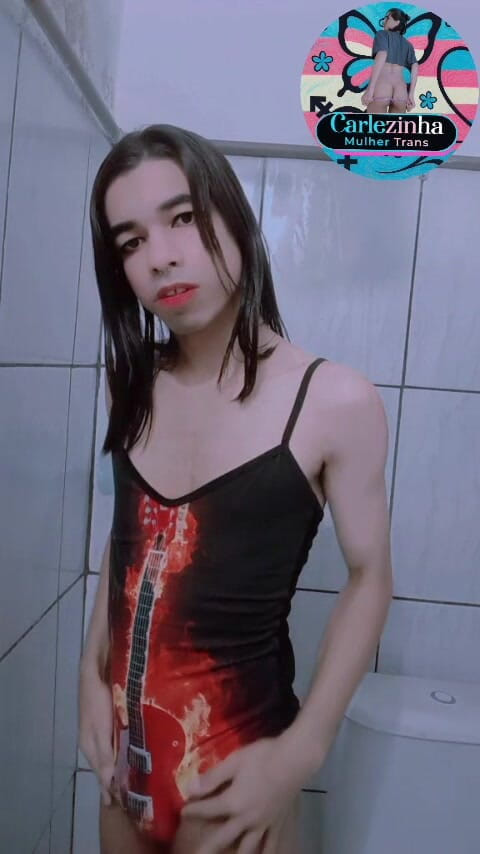 Srta. Carla: คาร์เลซินญา - สาวร่านในชุดว่ายน้ําและกางเกงในที่เสียบอยู่ในก้น อวัยวะเพศของคาร์ล่าบีบและครางเบาๆ...