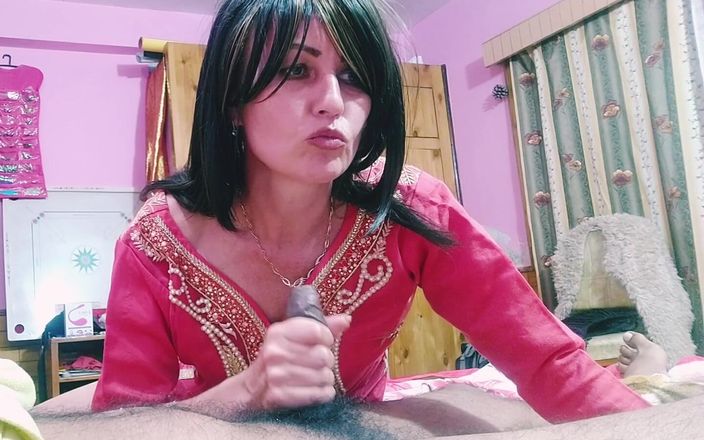 Bolly Karma: 의붓아들 자지 놀이에 대한 배다른 여동생의 꿈이 실현되었습니다.