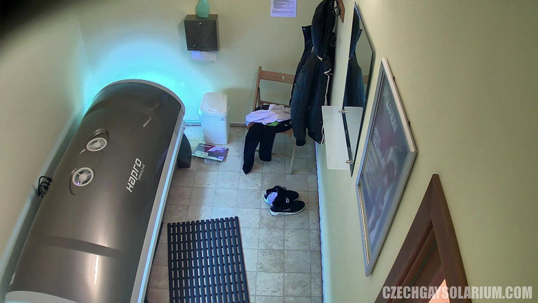 Czech Gay Solarium: České gay solárium 48 buff hřebec je chycen s překvapením