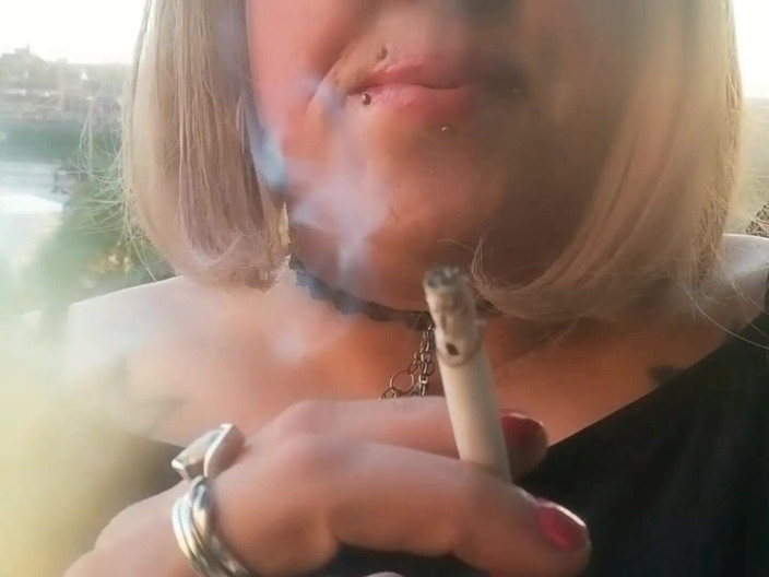 Stefanie Laveire: Stefanie sexy smoking.