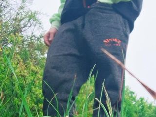jerkofflover: पब्लिक रूप से हस्तमैथुन करें